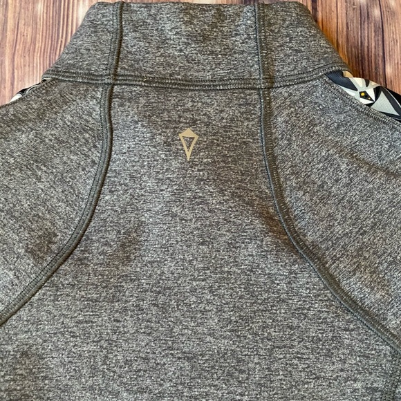 Ivivva zip up - Picture 5 of 6